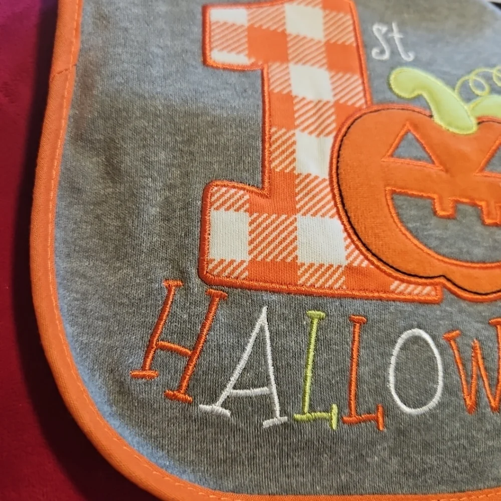 NWT Baby Essentials 1st Halloween Bib & Socks Pumpkins Boy Or Girl 0-6 Months